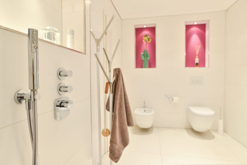 Badezimmer-pink-Toilette-WC-Bidet