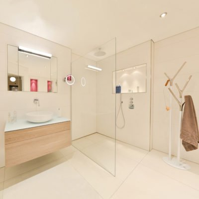 Badezimmer-pink-bodengleiche-Dusche