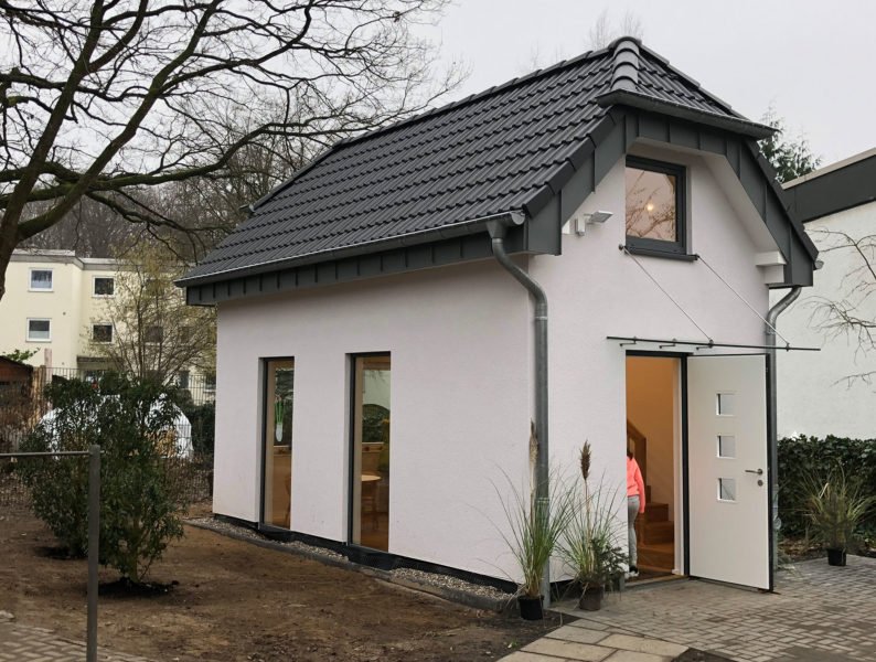 Kinderheim-Häuschen-eingeweiht-NOWAK-Bäder-und-Heizung-in-Bergisch-Gladbach