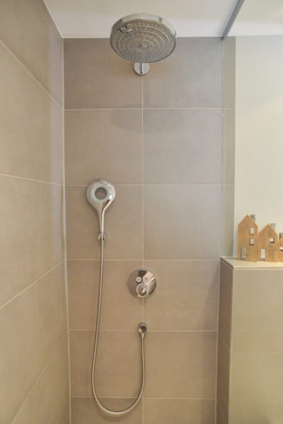 klein-und-fein-Referenz-Bad-bodengleiche-Dusche